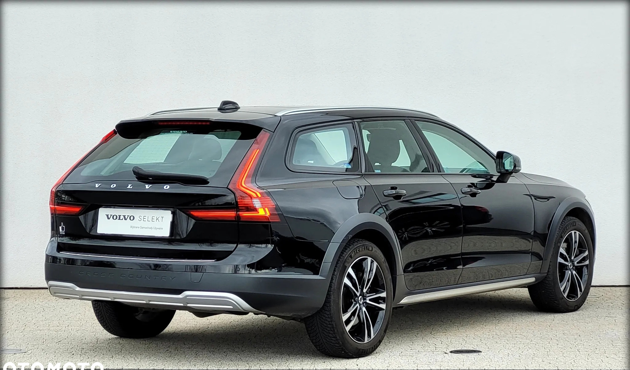 Volvo V90 Cross Country cena 215500 przebieg: 81200, rok produkcji 2021 z Koluszki małe 631